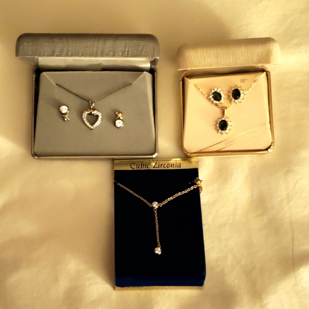 Jewelry Lot of 2 sets and 1 necklace - Picture 8 of 8